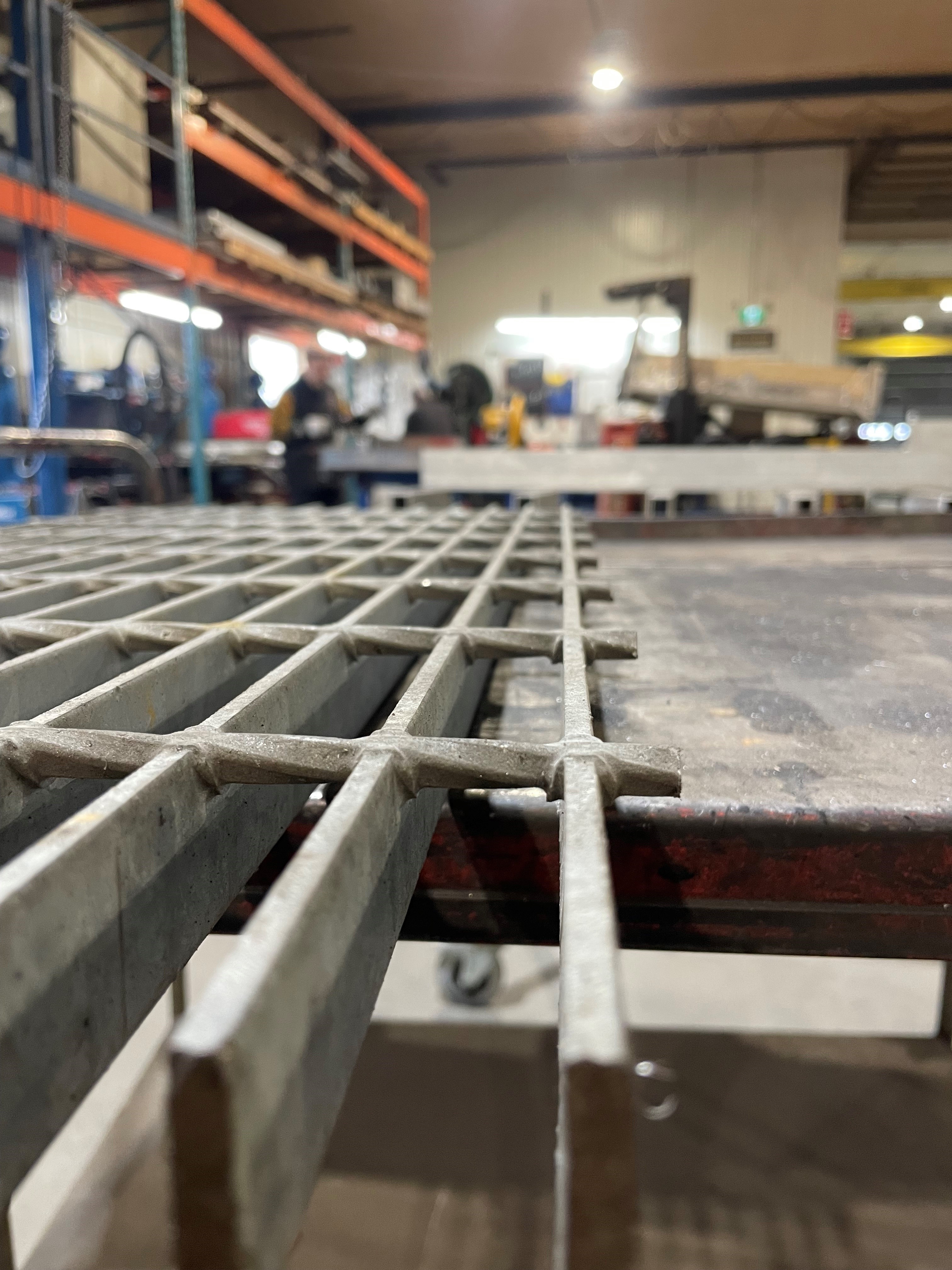 Grille métallique soudée fabriquée en atelier industriel en Beauce